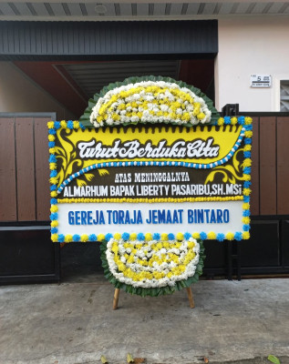 Papan Bunga Duka di Pasa Gadang