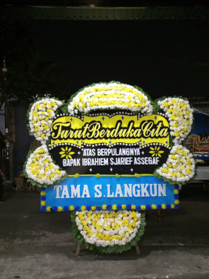 Papan Bunga Duka di Pasa Gadang